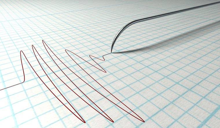 lie-detection-polygraph-needle-drawing-red line-test-shut